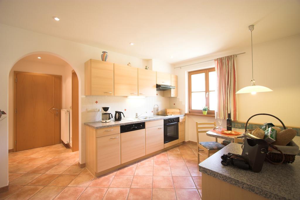 Apartments Dilln Guetl Тирес Номер фото