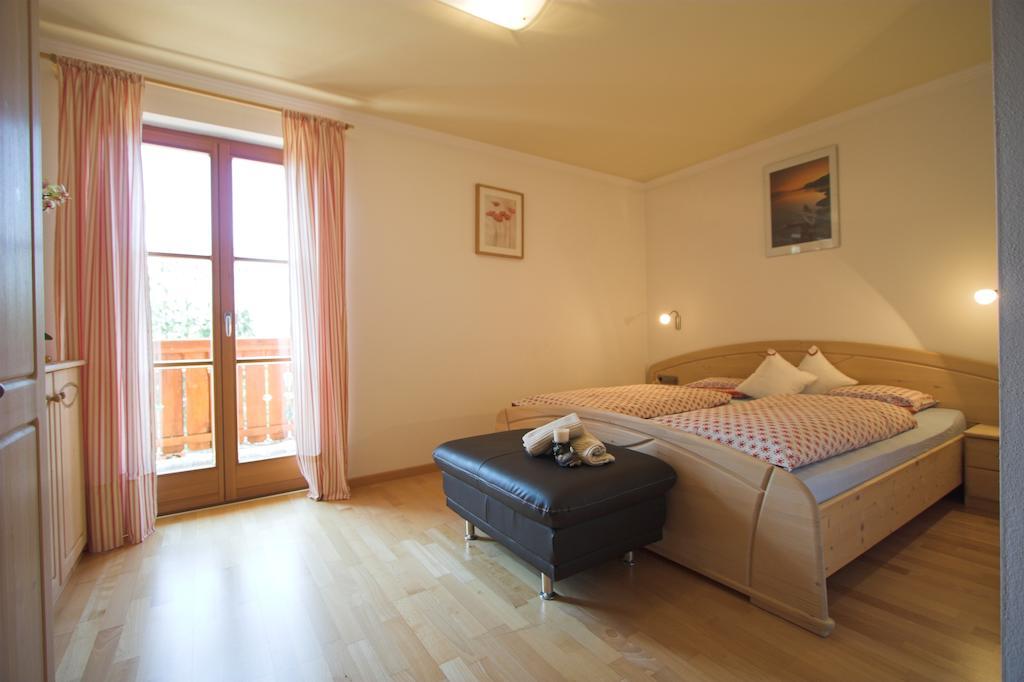 Apartments Dilln Guetl Тирес Номер фото